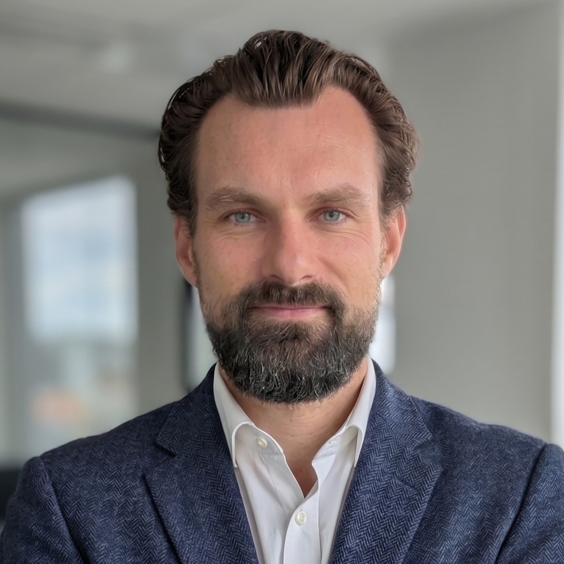 Nikola Nikolov headshot